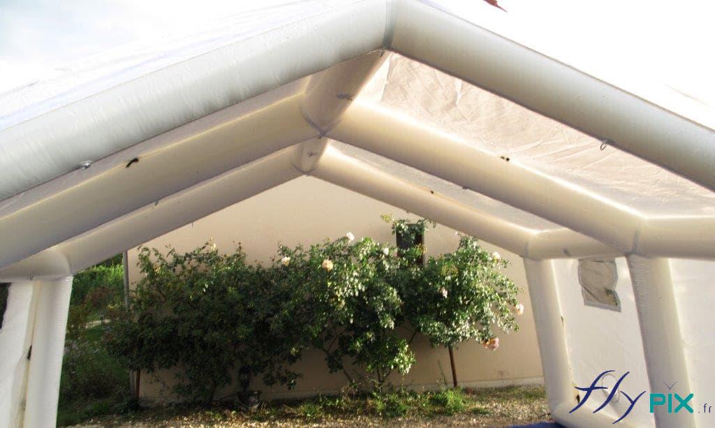 Les boudins d'ossature en PVC 0.6 mm assurent le solidité de la structure gonflable