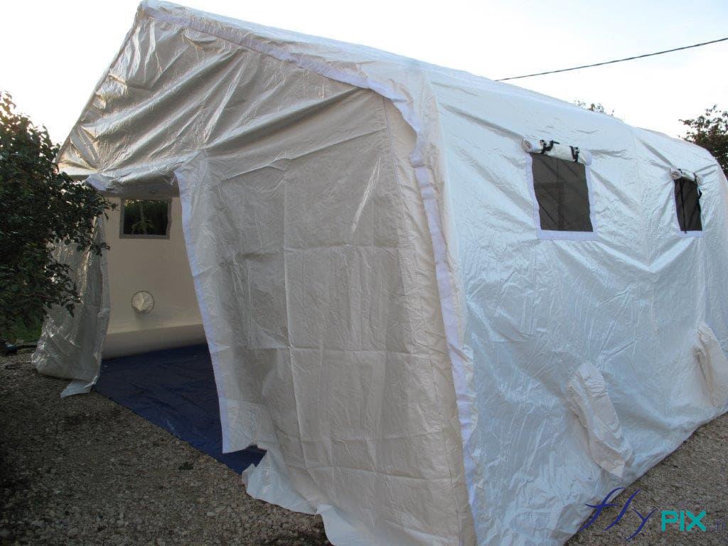 Tente médicale et de premiers soins, avec des boudins d'armatures air captif, gonflé avec pompe.