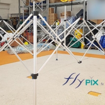 Les armatures des tente PMA pliables sont très robustes et très solides. Détails des armatures de tente pliables pour poste médical avancé (tente PMA)