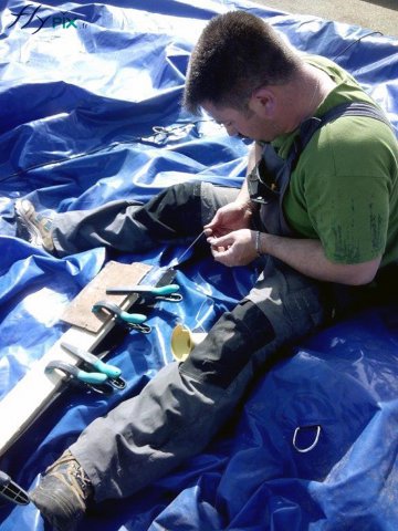 Couture d'une déchirure d'enveloppe de mur d'un abri gonflable médical Couture d'une déchirure d'enveloppe de mur d'un abri gonflable médical