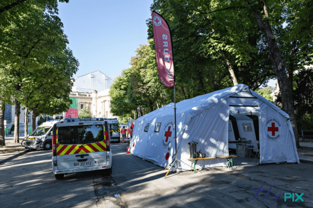 , Les abris et tentes gonflables PMA (Pose Médical Avancé) ou militaires, Tente PMA (Poste Médical Avancé) – Tente militaire – Corps d'état Des modules de tentes gonflables de la Croix Rouge Française, en SAV/réparation