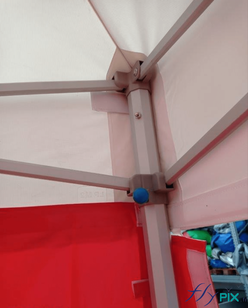 Armatures pliables de la tente PMA procurant solidité et robustesse, tout en restant légère. Armatures pliables de la tente PMA procurant solidité et robustesse, tout en restant légère.