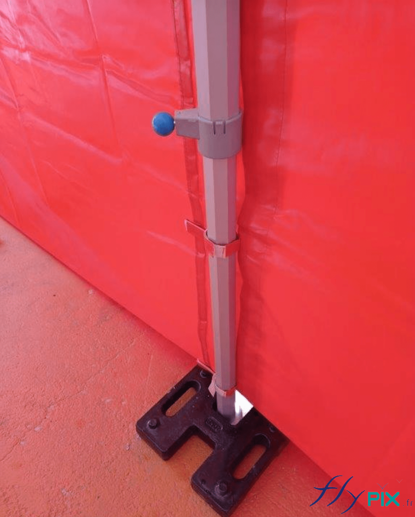Pour la tente pliable 6 x 3 m médicale: pied et lestage.